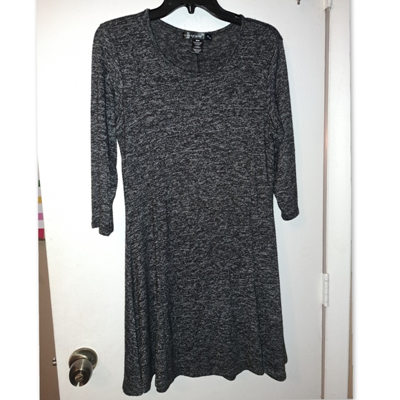 Dress - Picture 1 of 4